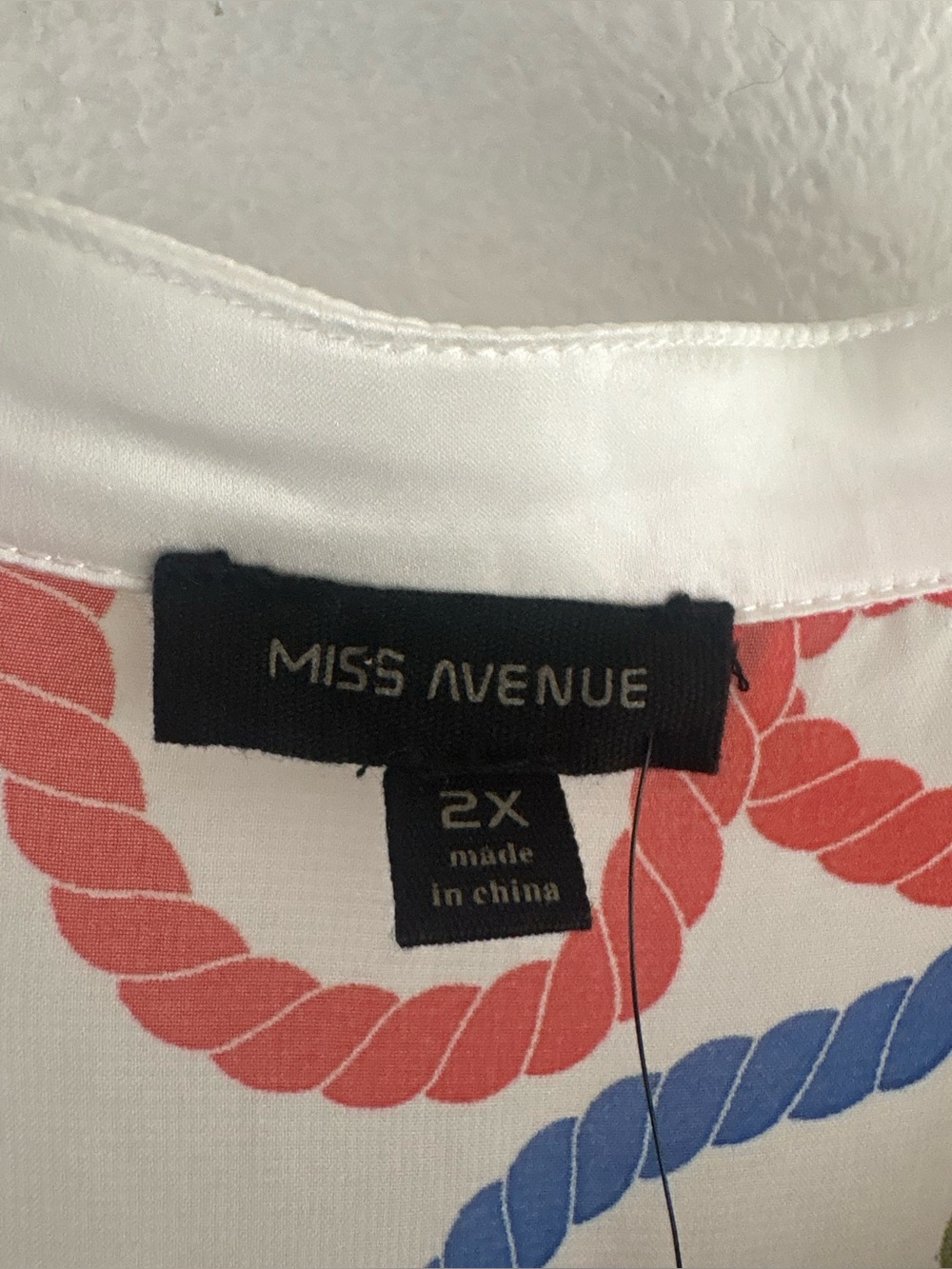 Miss Avenue dress white base with a vibrant red, blue, and gold chain print 2XL - Picture 4 of 7